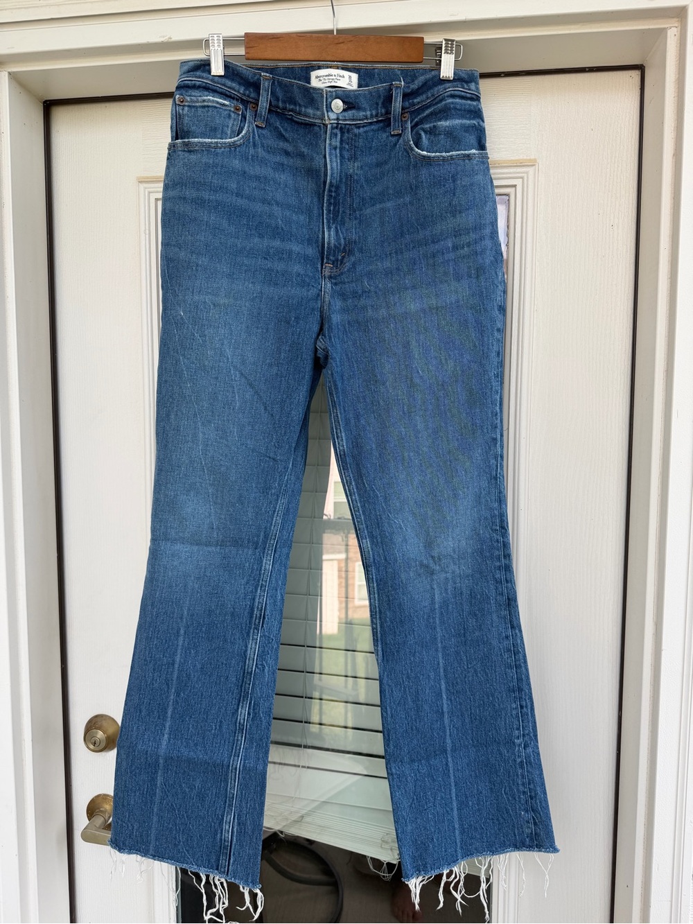 Abercrombie & Fitch ‘70s Vintage Flare Ultra High Rise - Medium Wash